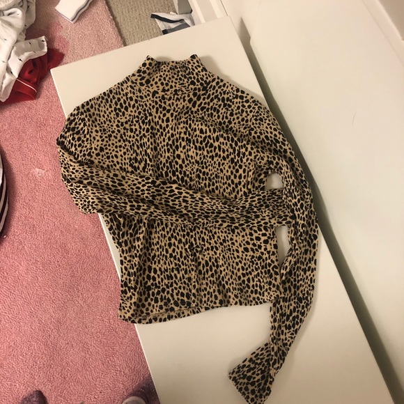 SOLD Brandy Melville cheetahprint turtle neck crop - Picture 3 of 3